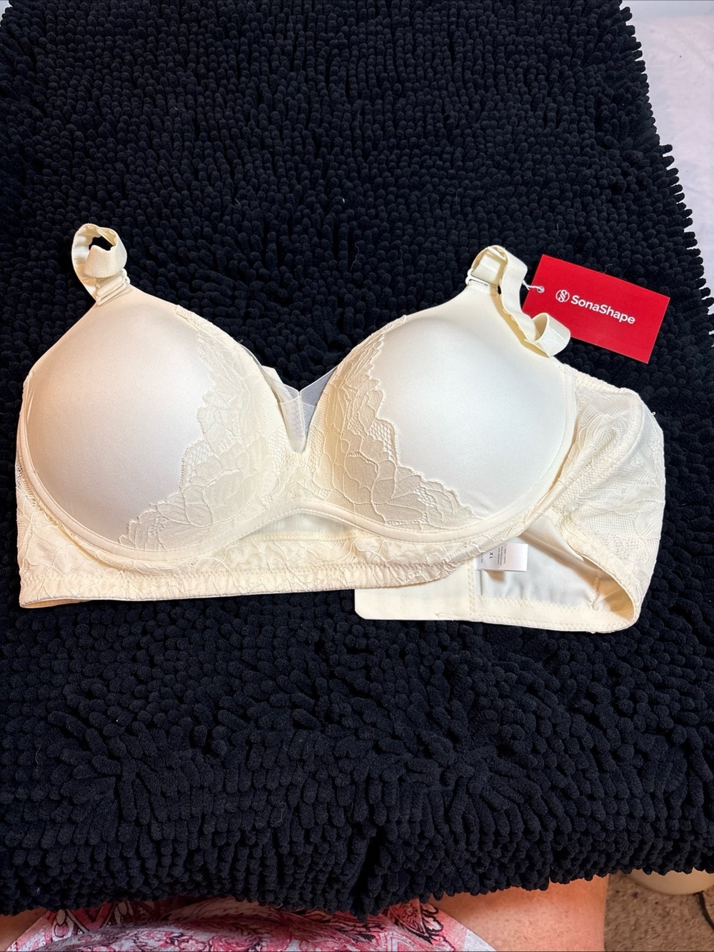 Sonashape cream Xl pus-Up Bra New. 570